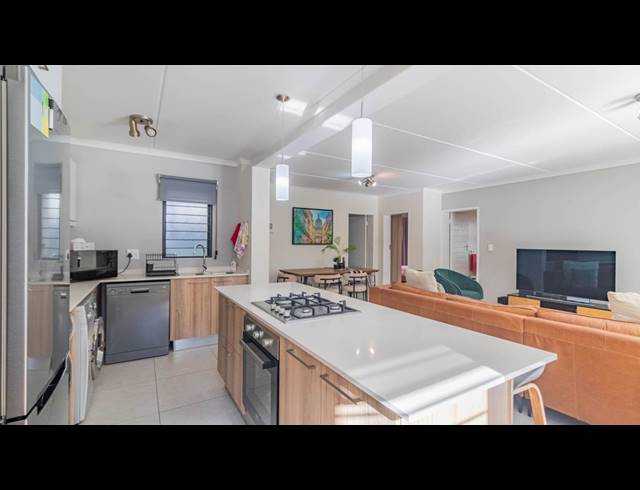 3 BEDROOM APARTMENT FOR SALE IN LONGLAKE